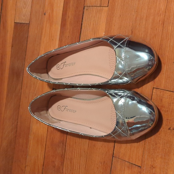 Used Forever Silver Quilted Flats Upgrade-14, size 8 (no box) - Picture 11 of 13